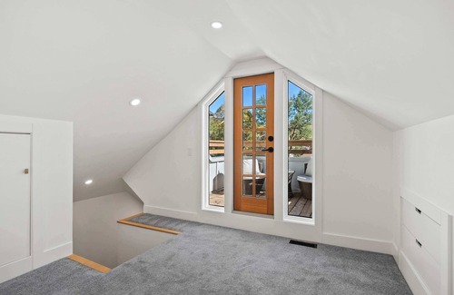 Sunnyside House | The Lokal 2 Kings Queen Suite in Sunnyside YYC