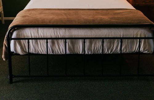 Long Barn Cabin | The Long Barn Lodge - Deluxe Double Queen Room