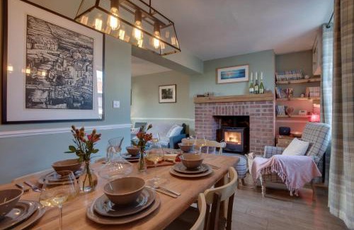 Hinderwell House | The Long Row
