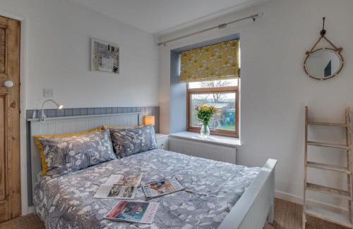 Hinderwell House | The Long Row