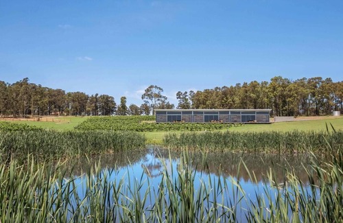 Pokolbin Apartment | The Longhouse - Suite 1 - Iconic Hunter Valley property, 2 en-suite bedrooms and vineyard views