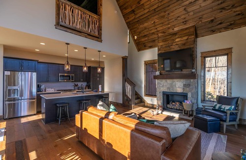 Banner Elk House | The Lookout at Eagles Nest: Mtn views, pet friendly, hot tub