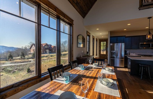 Banner Elk House | The Lookout at Eagles Nest: Mtn views, pet friendly, hot tub