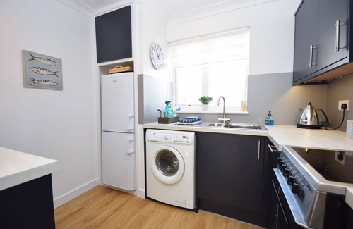 Bognor Regis Cottage | The Lookout - Bognor Regis - sleeps 4 guests in 2 bedrooms
