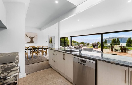 Wanaka House | The Lookout: Lake Views