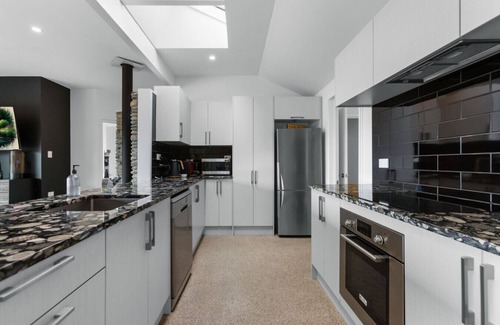 Wanaka House | The Lookout: Lake Views