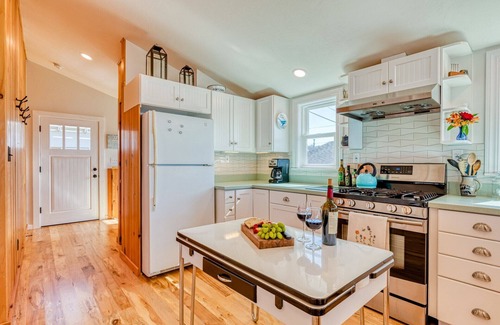 Dillon Beach Cabin | The Lookout~Updated, Warm, & Inviting BeachCabin!Walk to Beach!Views!Dog/WiFi