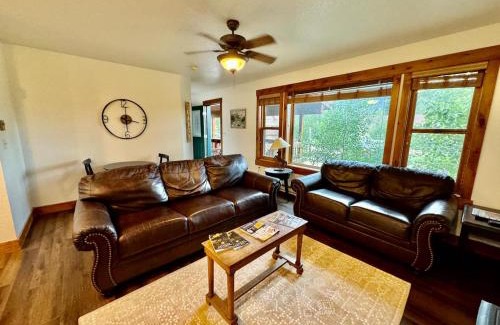 Grand Lake Hotel | The Loose Moose Lodge #5 At Downtown Grand Lake