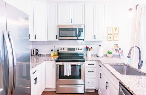 Pleasant Street House | The Lotus Suite. Newly Built, Upscale, Central