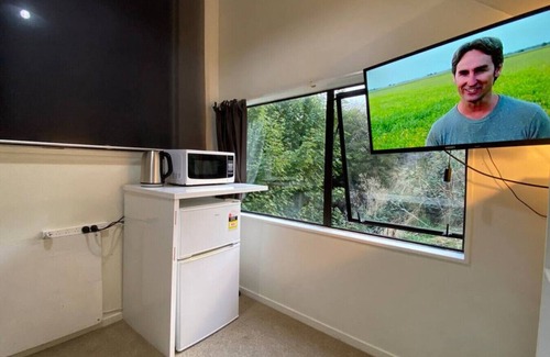 Frankton Apartment | The Lucas Room2 - Small Value Private Room