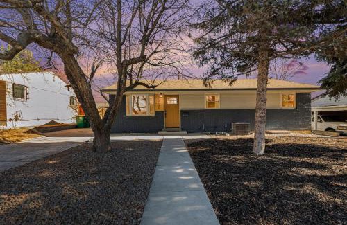 South Westminster House | The Lyric Hot Tub Firepit Pet-friendly