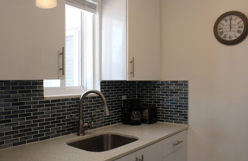 Hollywood South Central Beach Apartment | The Madison 5 - Cute & Cozy 1 bedroom beach apartment steps to the beach