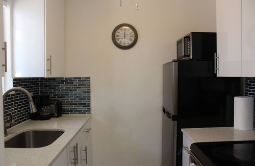 Hollywood South Central Beach Apartment | The Madison 5 - Cute & Cozy 1 bedroom beach apartment steps to the beach