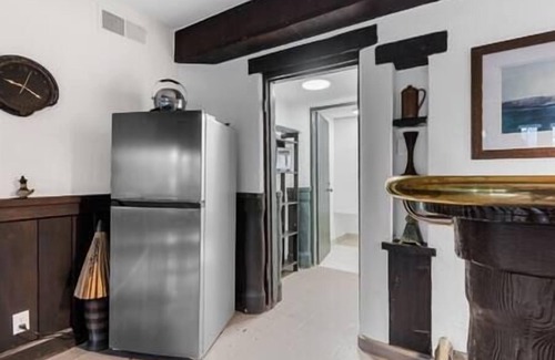 Newhall House | The Magic Castle (Unit5) - Six Flags