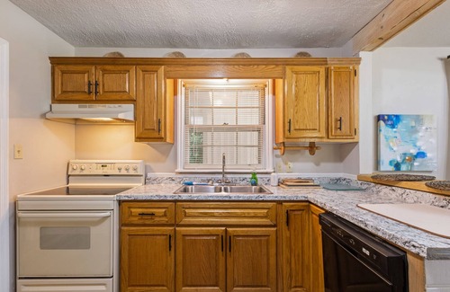 North Augusta House | The Magnolia Manor 4BR Greenway Retreat