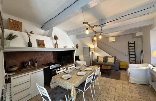 Rognes House | The Maison of Fountains – Château Barbebelle Vineyard-Rognes-Aix-en-Provence