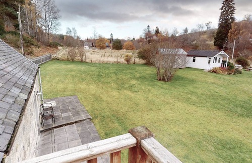 Nethy Bridge Cottage | The Maltings - Highland lodge with hot tub and summer house