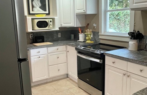 Uptown Apartment | The Manhattan Suite (Apartment 2), at Magnolia Court