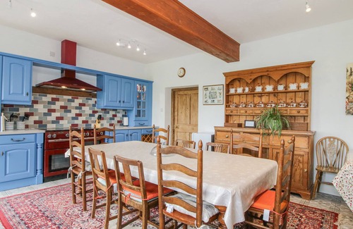Loppington Cottage | THE MANOR HOUSE AT KENWICK LODGE, family friendly in Cockshutt