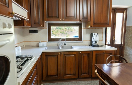 Angri Apartment | The Marquis’s Apartment – Artistic Retreat with Vesuvius View