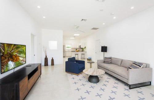 North Side House | The Mastic Sunnyhill Cottage