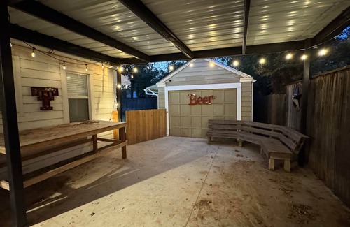Tech Terrace House | The Matador Cottage Near TTU (Back House Only)