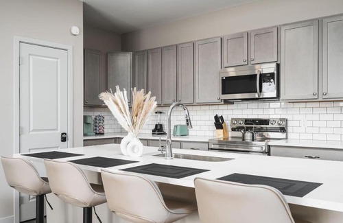 Whitestown Apartment | The Maureen