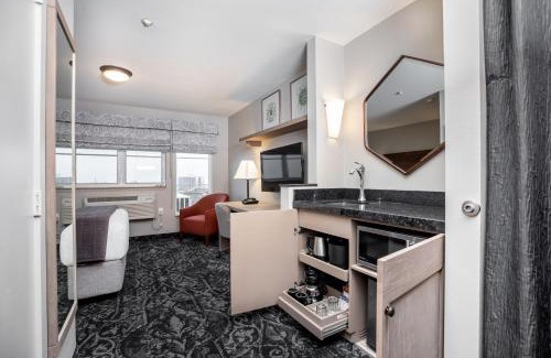 Lower Queen Anne Hotel | The Mediterranean Inn