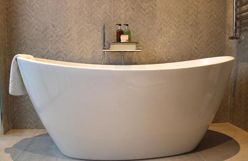 Tideswell Hotel | The Merchant's Yard