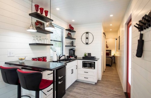 Waco House | The Merlot - Unique Container Home Near Waco Attractions