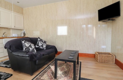 Bolton Le Sands Cottage | THE MEWS, pet friendly, country holiday cottage in Carnforth
