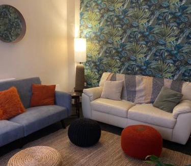 Worcester House | The Mews - Worcester City - House - Gated - Self Check In - Free WIFI - 2 Doubles - TVs in bedrooms - Sleeps 6 - Free Nearby Parking