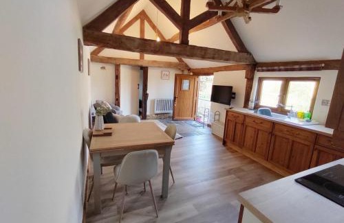 Bidford-on-Avon Apartment | The Milking Parlour - Cottage within farm grounds