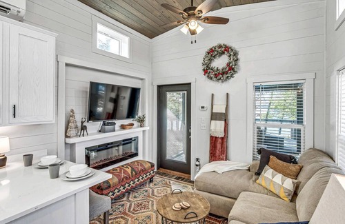 Tracy City House | The Mini Pearl at The Retreat at Water's Edge