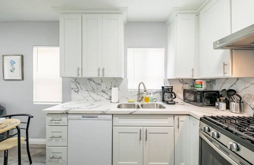 Central San Pedro House | The Modern Bungalow on 9th
