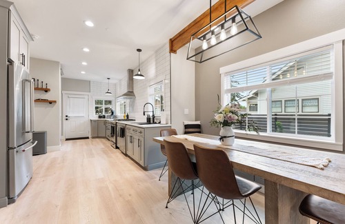 Puyallup House | The Modern Manor. A two bedroom, with loft, located in the heart of Puyallup.