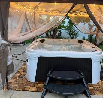 Bearss Plaza House | The Modern Palms few mins from Downtown Tampa Ybor city