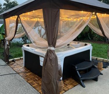 Bearss Plaza House | The Modern Palms few mins from Downtown Tampa Ybor city