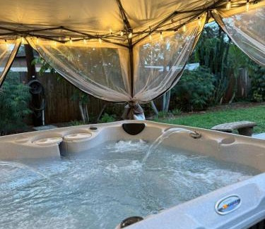 Bearss Plaza House | The Modern Palms few mins from Downtown Tampa Ybor city