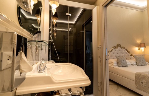 Santa Maria Novella Hotel | The Moon Boutique Hotel & Spa