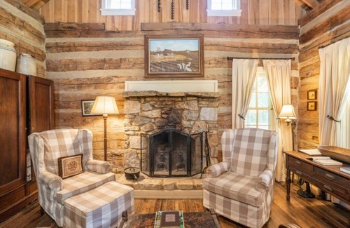 Fruitvale Cabin | The Moonshine Cabin at Green Frog Farm