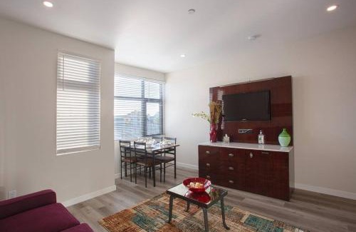 Bankers Hill Apartment | The Most Beautiful Bay View from 1 Bedroom Apt