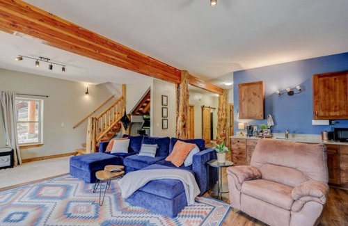 Valley of the Sun House | The Mountain Gem Chalet/Hot Tub Luxe Log Retreat