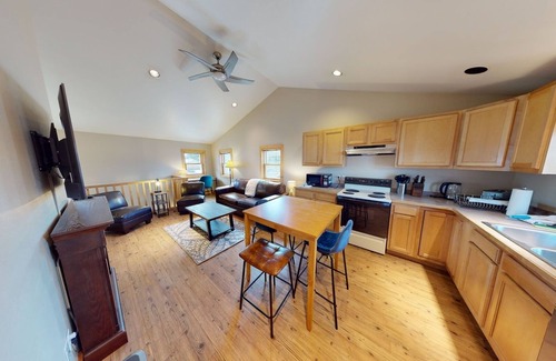 Gunnison House | The Mountaineer Apartment - Gunnison