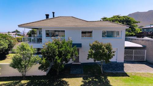 Voelklip House | The Mountainview Family Retreat