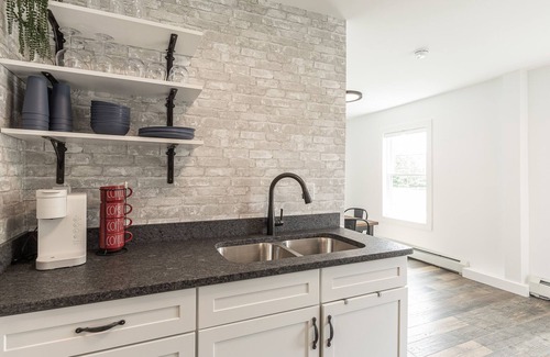 Keene Apartment | "The Murdock Suite @ The Large House"