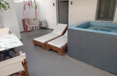Vothon Apartment | The Muses of Santorini Private Jacuzzi Suites
