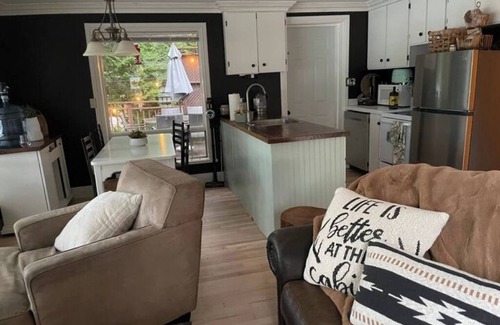 Utterson Cottage | The Muskoka Nest – A Lakeside Treehouse Retreat