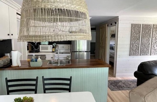 Utterson Cottage | The Muskoka Nest – A Lakeside Treehouse Retreat