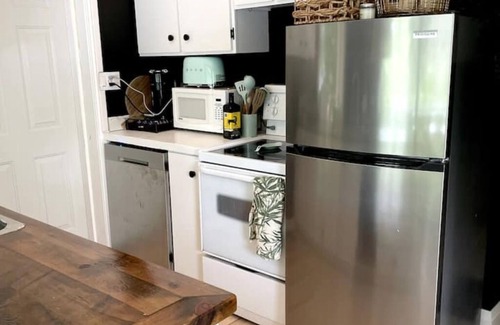 Utterson Cottage | The Muskoka Nest – A Lakeside Treehouse Retreat